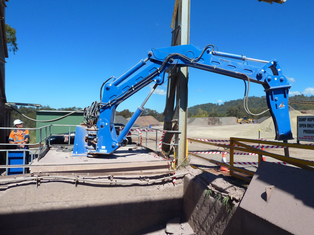 Okada-pedestal_color