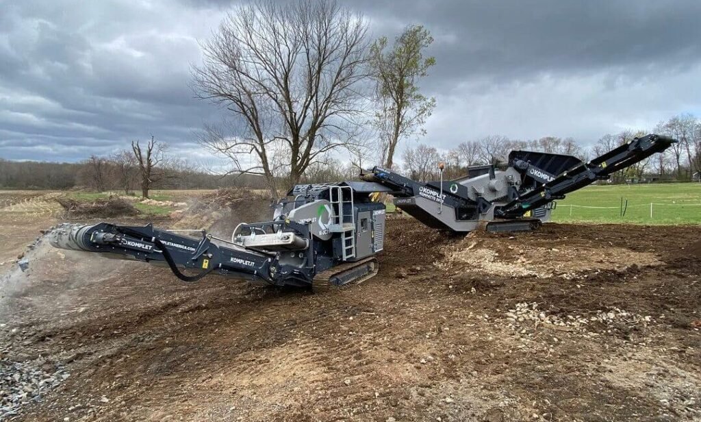 mobile-screener-crusher-machine-processing-bedrock-excava